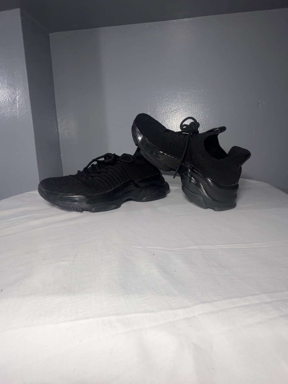 Black Sneakers Apolot Size 7 M